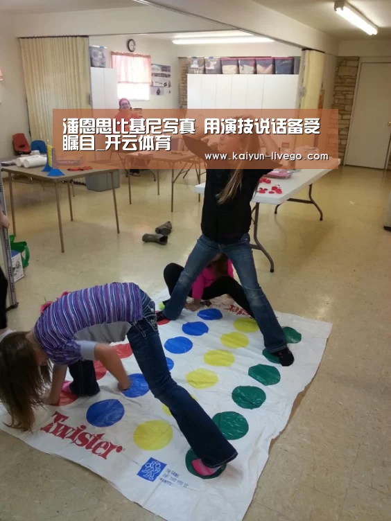 潘恩思比基尼写真 用演技说话备受瞩目_开云体育(图1) 开云篮球